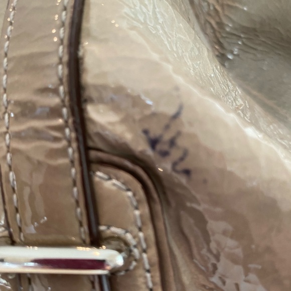 Coach patent leather collection purse - Picture 9 of 12